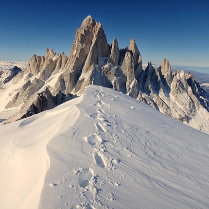 Sean Villanueva con una grande salita completa in solitaria la Traversata del Fitz Roy in Patagonia