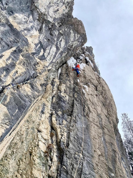 Roger Schäli and Marcel Schenk climb Lila Luna, direct start to Sot la sesa at Mulegns