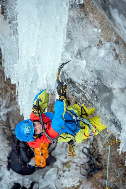 Falesia della Centrale, dry tooling in Valgrisenche, Valle d'Aosta, Matteo Giglio, Anna Torretta - Anna Torretta dry tooling alla Falesia della Centrale in Valgrisenche, Valle d'Aosta