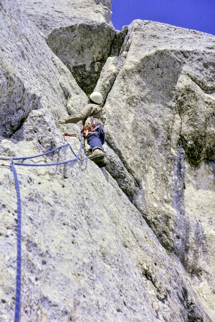 Molti friends e alcuni nuts di Gianni Battimelli - Gianni Battimelli sul Gran Sasso, Monolito, 1969