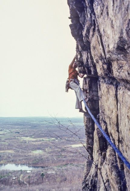 Molti friends e alcuni nuts di Gianni Battimelli - Gianni Battimelli in arrampicata ai Gunks (USA), 1981