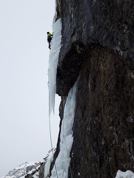 Simon Messner, Martin Sieberer, Eremit, Pinnistal, Stubaital - Simon Messner making the first free ascent of Komet in Pinnistal (Stubaital, Austria) in February 2021