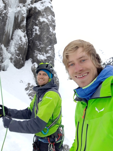 Simon Messner, Martin Sieberer, Eremit, Pinnistal, Stubaital - Martin Sieberer e Simon Messner dopo l'apertura di Eremit nel Pinnistal (Stubaital, Austria) nel febbraio 2021