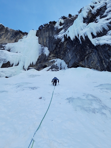 Simon Messner, Martin Sieberer, Eremit, Pinnistal, Stubaital - Martin Sieberer approaching Eremit in Pinnistal (Stubaital, Austria) in February 2021