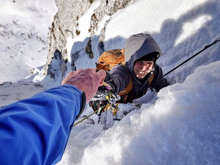 Cimon di Palantina, Alpago, Matteo Pilon, Florian Faessler, Rostyslav Shevchenko - Rostyslav Shevchenko in apertura su L'insostenibile leggerezza dell’essere sulla parete nord di Cimon di Palantina in Alpago