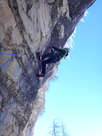 Valle di Daone, Valneda, L’Ira di Giò, Matteo Rivadossi, Simone Monecchi - Matteo Rivadossi sui primi metri dell'Ira di Giò in Valneda (Val Daone)