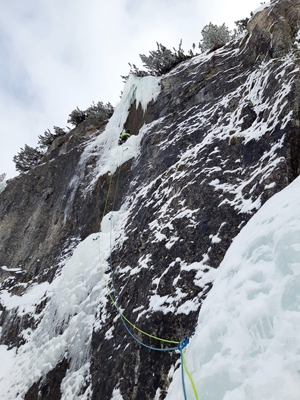 Simon Messner, Martin Sieberer, Eremit, Pinnistal, Stubaital - Martin Sieberer making the first ascent of Eremit in Pinnistal (Stubaital, Austria) in February 2021