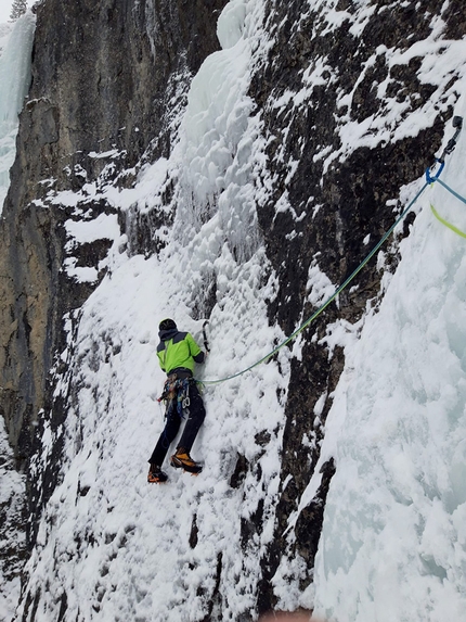 Simon Messner, Martin Sieberer, Eremit, Pinnistal, Stubaital - Martin Sieberer making the first ascent of Eremit in Pinnistal (Stubaital, Austria) in February 2021