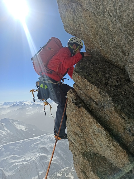 Grandes Jorasses, Il regalo di Berna, Matteo Della Bordella, Giacomo Mauri, Luca Schiera - Durante l'apertura di Il regalo di Berna sulla parete sud delle Grandes Jorasses (Matteo Della Bordella, Giacomo Mauri, Luca Schiera 24/02/2021)