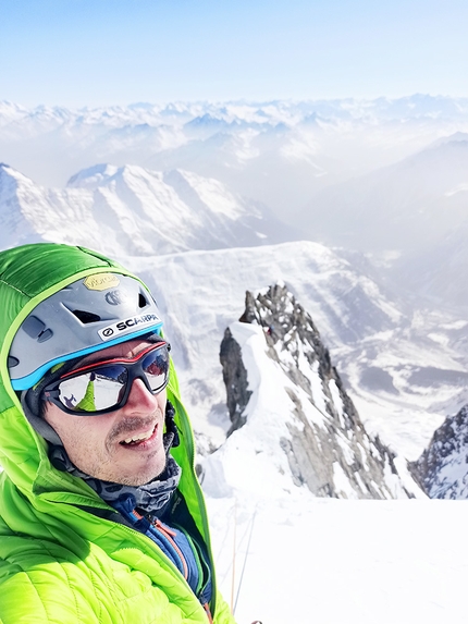 Grandes Jorasses, Il regalo di Berna, Matteo Della Bordella, Giacomo Mauri, Luca Schiera - Matteo Della Bordella durante l'apertura di Il regalo di Berna sulla parete sud delle Grandes Jorasses