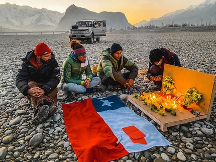 Tamara Lunger, K2 in winter - Tamara Lunger saying goodbye to Juan Pablo Mohr