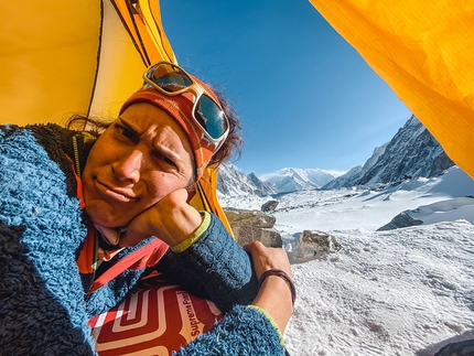 Tamara Lunger, K2 inverno - Tamara Lunger al campo base del K2, aspettando la giusta finestra di bel tempo