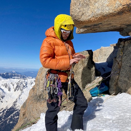 Petit Dru, Corrado Pesce, Will Sim - Will Sim durante la ripetizione della Voie des Papas / Via Bonatti sul pilastro sud ovest del Petit Dru nel massiccio del Monte Bianco. 