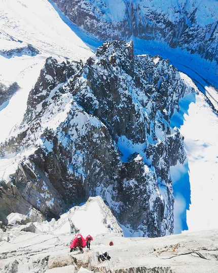 Drus Parete Ovest, Monte Bianco - Thomas Auvaro, Léo Billon, Jordi Noguere e Sébastien Ratel durante l'apertura di BASE alla parete ovest del Petit Dru, Monte Bianco