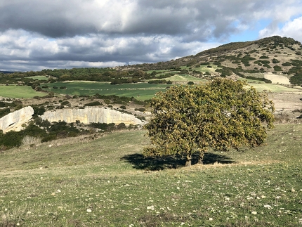 Isili, Sardegna, Corvo Solitario - La Pietra Filosofale, il settore storico di Isili in Sardegna