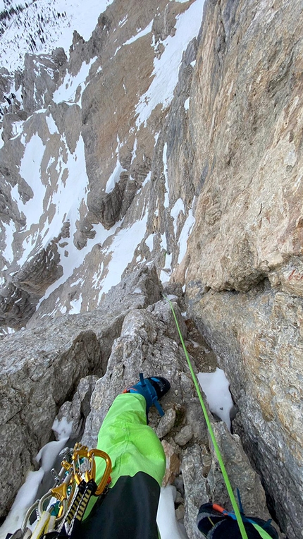 Grande Muro, Sass de la Crusc, Dolomiti, Simon Gietl - Simon Gietl in solitaria invernale sul Grande Muro, Sass de la Crusc, Dolomiti 