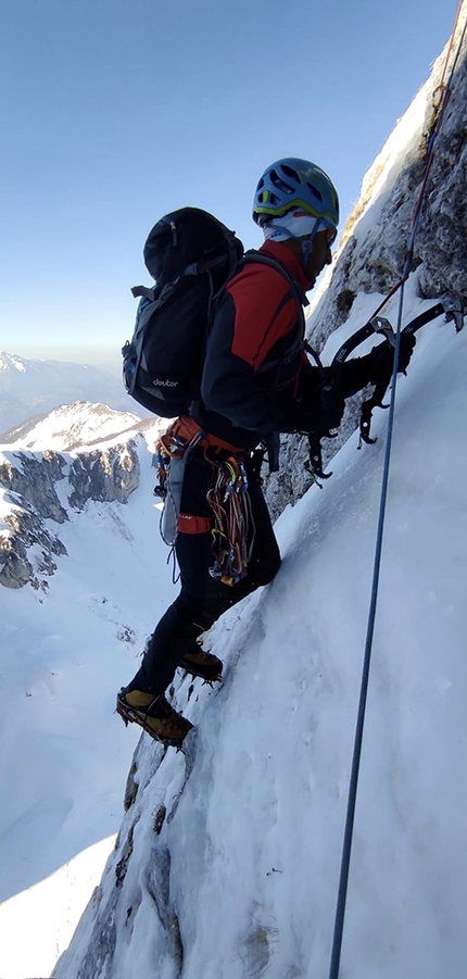 Pizzo Deta, Dolce Ricordo, Giovanni Maria Cianfarani, Massimiliano Facco, Luca Gasparini - Durante l'apertura di Dolce Ricordo al Pizzo Deta nell'Appennino Centrale (Giovanni Maria Cianfarani, Massimiliano Facco, Luca Gasparini 03/03/2021)