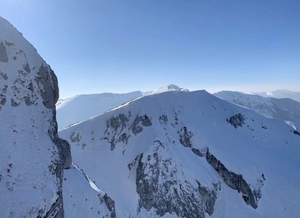 Pizzo Deta, Dolce Ricordo, Giovanni Maria Cianfarani, Massimiliano Facco, Luca Gasparini - Durante l'apertura di Dolce Ricordo al Pizzo Deta nell'Appennino Centrale (Giovanni Maria Cianfarani, Massimiliano Facco, Luca Gasparini 03/03/2021)