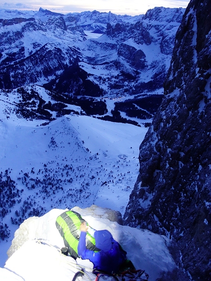 Sassolungo, Dolomiti, La Legrima,Titus Prinoth, Alex Walpoth - Titus Prinoth e Alex Walpoth durante la prima ripetizione di La Legrima al Sassolungo nelle Dolomiti (21-22/12/2020)