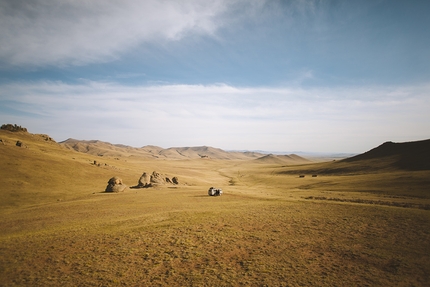 Madeleine Cope, Hazel Findlay - Hazel Findlay e Madeleine Cope in Mongolia