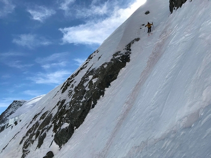 Tête Carrée, Monte Bianco, Paul Bonhomme, Vivian Bruchez - Paul Bonhomme e Vivian Bruchez sciando 'La Testa tra le stelle' sulla parete SE di Tête Carrée nel massiccio del  Monte Bianco