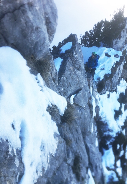 Piccole Dolomiti, Cima Tre Croci, Viaggio nel Tempo, Matteo Rini, Matthias Stefani - Undicesimo tiro di Viaggio nel Tempo al Contrafforte NNE di Cima Tre Croci nelle Piccole Dolomiti (Matteo Rini, Matthias Stefani 06/01/2020)