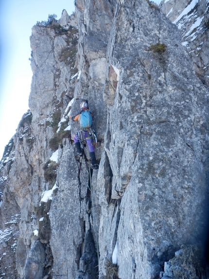 Piccole Dolomiti, Cima Tre Croci, Viaggio nel Tempo, Matteo Rini, Matthias Stefani - Tredicesimo tiro di Viaggio nel Tempo al Contrafforte NNE di Cima Tre Croci nelle Piccole Dolomiti (Matteo Rini, Matthias Stefani 06/01/2020)