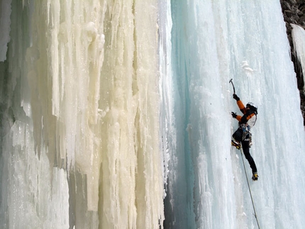 Usa e Canada Ice Climbing Connection - Elio Bonfanti su Le tube, Pont Rouge, Quebec, Canada