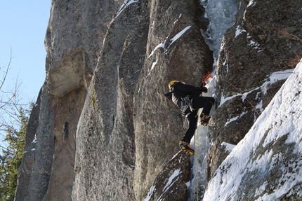 Usa e Canada Ice Climbing Connection - Repentance L1, Cathedral ledge, North Conway, New Hampshire USA