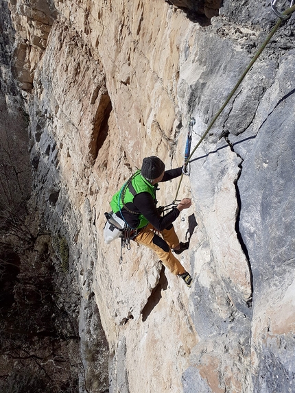 Monte Pubel, Valsugana, Francesco Leardi, Fausto Maragno - Durante l'apertura di Il mondo parallelo di Aki sulla parete dell’Edera al Monte Pubel in Valsugana