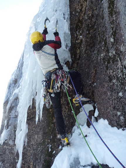 Usa e Canada Ice Climbing Connection - Remission L2, Cathedral ledge, North Conway, New Hampshire USA