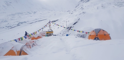 Alex Txikon - Alex Txikon durante la spedizione invernale al Manaslu 