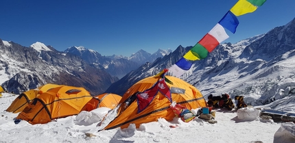 Alex Txikon - Alex Txikon durante la spedizione invernale al Manaslu 