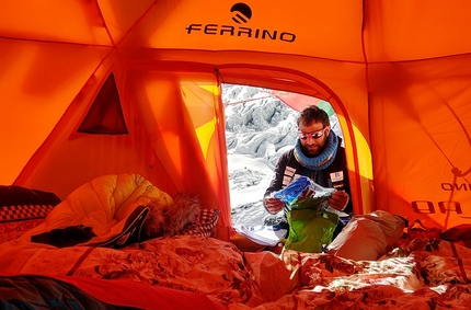 Alex Txikon - Alex Txikon at base camp during the winter expedition to Manaslu
