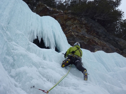 Usa e Canada Ice Climbing Connection - Crazy Diamond L2, Mont Pisagh, Lake Willougby, Vermont, USA