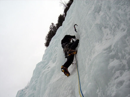 Usa e Canada Ice Climbing Connection - Glass managerie L1, Mont Pisagh, Lake Willougby, Vermont, USA