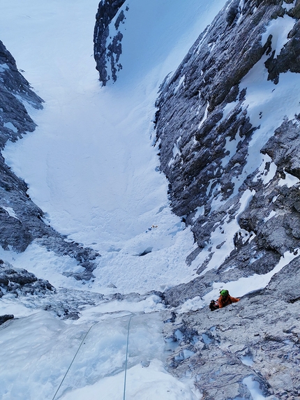 Lago di Braies, Dolomiti, Croda del Becco, Manuel Baumgartner, Daniel Töchterle - Durante la prima salita di Zahnlos alla Croda del Becco nelle Dolomiti (Manuel Baumgartner, Daniel Töchterle 07/03/2021)