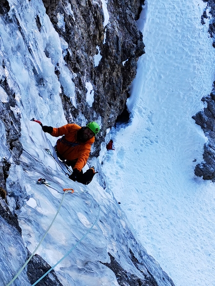 Pragser Wildsee, Seekofel, Croda del Becco, Manuel Baumgartner, Daniel Töchterle - Daniel Töchterle making the first ascent of Zahnlos at Seekofel in the Dolomites