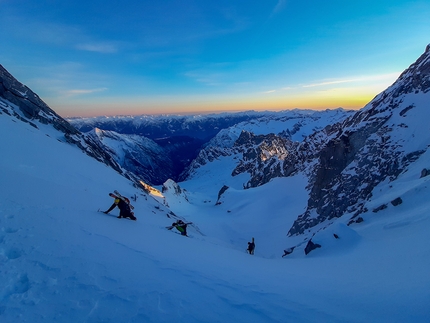 Scialpinismo tra Masino e Bregaglia, Mattia Testa, Marco Gautiero, Riccardo Molteni, Luca Chiesa, Luca Bianchi  - Salendo al Passo del Ferro (Cima della Bondasca)