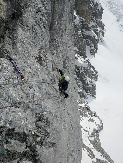Civetta, Dolomiti, Torre d’Alleghe, Nicola Tondini, Lorenzo D'Addario - Lorenzo D'Addario su Dulcis in fundo alla Torre d’Alleghe in Civetta, Dolomiti