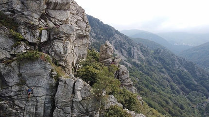 Arrampicata sportiva nel monregalese, Mondovì, Cuneo - D. Dutto al settore The School di Miroglio 2