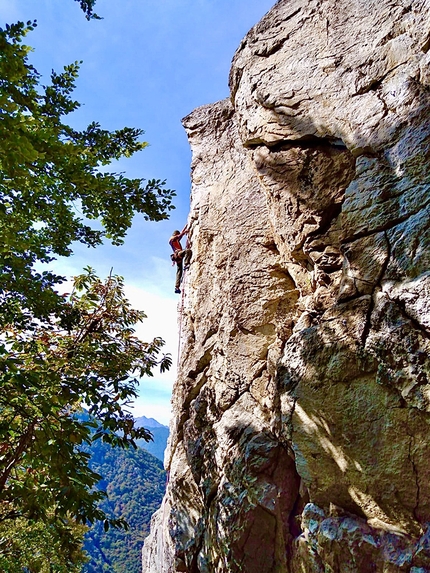 Sport climbing around Mondovì, Cuneo, Italy - Miroglio 2: Giovanni Massari climbing Tabù 6b+ at Totem