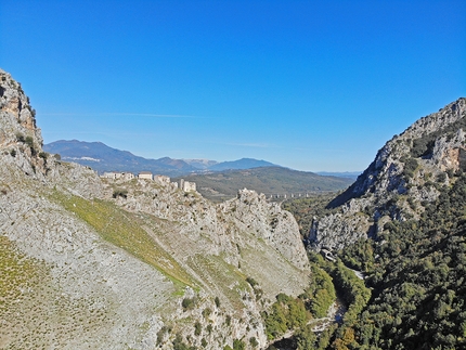 La Severina (Palinuro), Rolando Larcher - La Severina (Palinuro): the medieval village San Severino