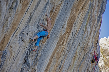 La Severina (Palinuro), Rolando Larcher - La Severina (Palinuro): Rolando Larcher climbing Big Black Bamboo