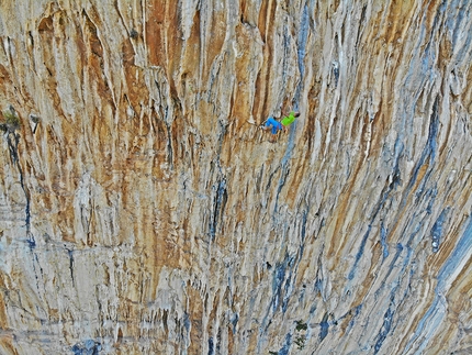 La Severina (Palinuro), Rolando Larcher - Rolando Larcher climbing Roccia Gloriosa at the crag La Severina (Palinuro)