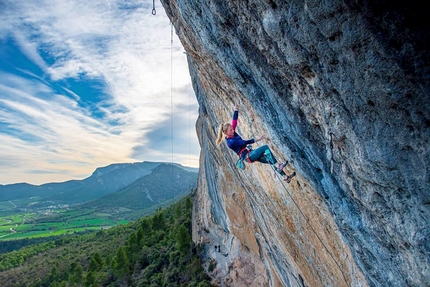 Martina Demmel 8b+ a-vista e 8c+ in giornata ad Oliana