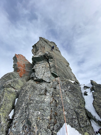 Virger Nordkette, Vittorio Messini, Matthias Wurzer - Vittorio Messini and Matthias Wurzer making the winter traverse of the Virger Nordkette in Austria from 02-03/03/2021