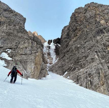 Cimon della Pala, Pale di San Martino, Dolomiti, Emanuele Andreozzi, Matteo Faletti - Emanuele Andreozzi si avvicina alla prima cascata di Elements of Life al Cimon della Pala, Pale di San Martino, Dolomiti