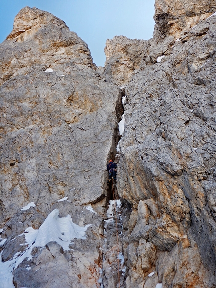 Cimon della Pala, Pale di San Martino, Dolomiti, Emanuele Andreozzi, Matteo Faletti - Matteo Faletti sul tiro chiave di M6 di Elements of Life al Cimon della Pala, Pale di San Martino, Dolomiti