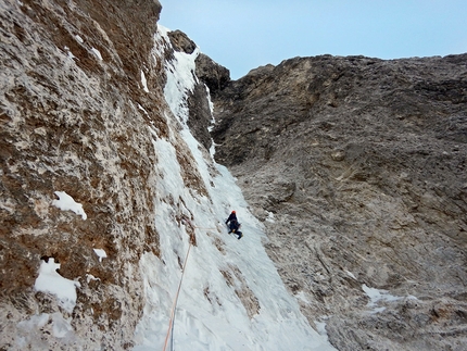 Cimon della Pala, Pale di San Martino, Dolomiti, Emanuele Andreozzi, Matteo Faletti - Matteo Faletti sul primo tiro di Elements of Life al Cimon della Pala, Pale di San Martino, Dolomiti